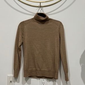 Banana republic beige turtleneck fine knit sweater